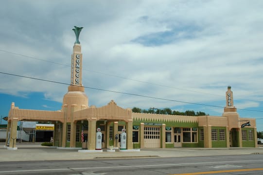 Le U-Drop Inn de Shamrock, station-service Art déco de 1936.