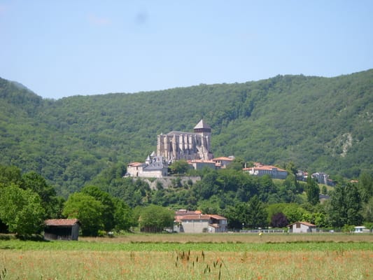 Saint-Bertrand-de-Comminges sur sa colline.