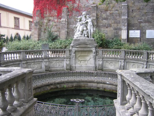 Le bassin de la source du Danube, dans le parc du château de Donaueschingen.