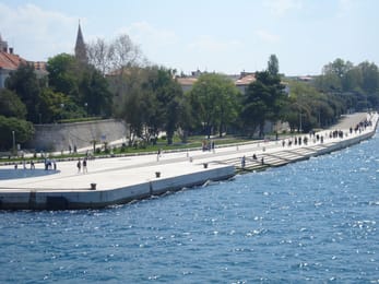 De treden van het Zeeorgel, aan de Riva van Zadar.