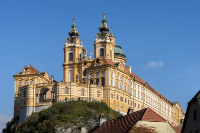 La façade ouest de l’abbaye de Melk, au-dessus de son rocher.