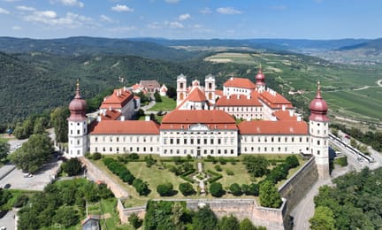 L’abbaye de Göttweig sur sa colline, vue du ciel.