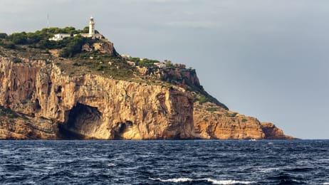 Le cap de la Nao et ses falaises.