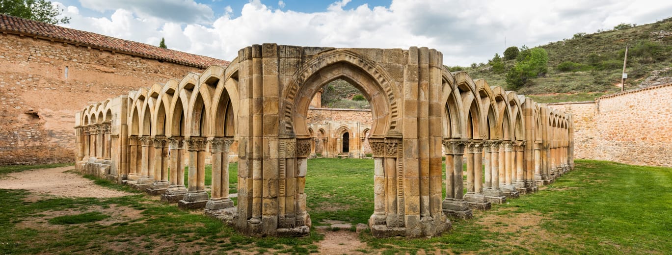 Le cloître de San Juan de Duero, à Soria.