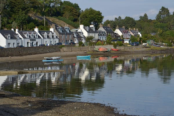 Le front de mer de Plockton, sur le Loch Carron.