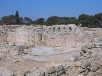 Les ruines d’Empúries, au bord de la mer.