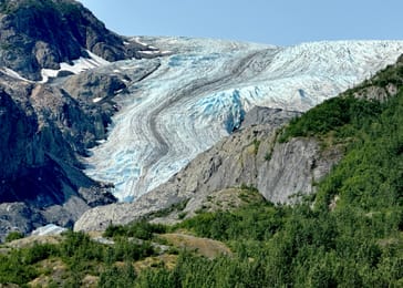 Exit Glacier qui descend du champ de glace Harding, dans le parc des Kenai Fjords.