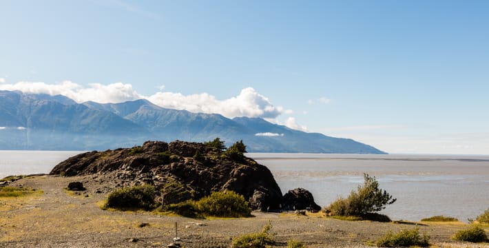 Beluga Point, sur les vasières de Turnagain Arm, face aux monts Kenai.