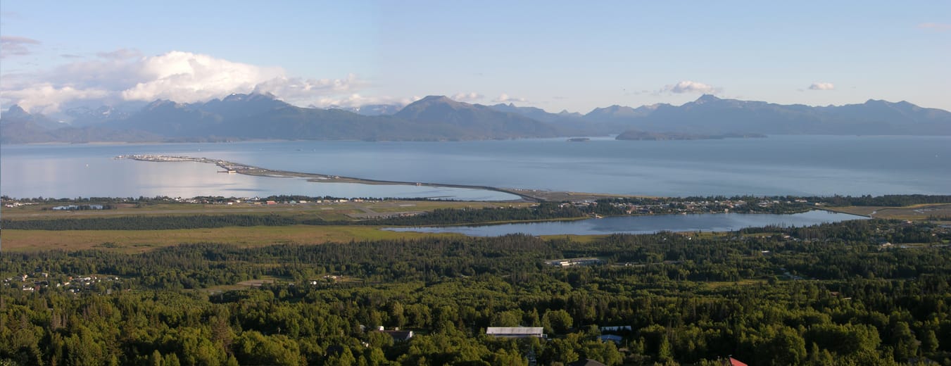 Homer Spit, qui s’avance dans la baie de Kachemak, un soir d’été.