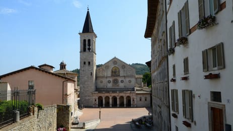 Le Duomo de Spolète et son campanile.