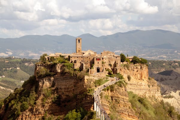 Civita di Bagnoregio et sa passerelle.