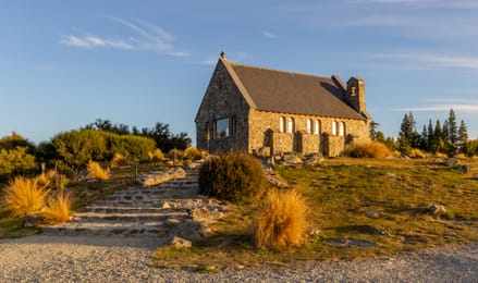 L’église du Bon Pasteur au bord du lac Tekapo, en fin de journée.