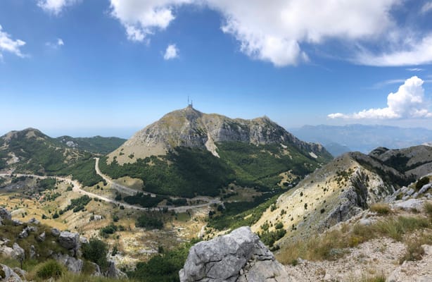 Le Jezerski vrh et le mausolée de Njegoš, au bout de la route du Lovćen.