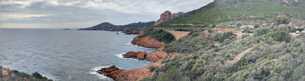 Les roches rouges du cap Roux, dans l’Esterel.