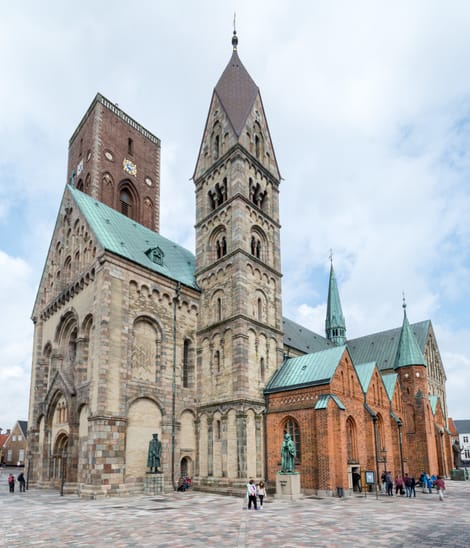 La cathédrale de Ribe et ses toits de cuivre vert.