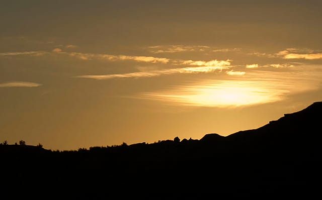 First light on the Piskerra track: the light changes every quarter of an hour.