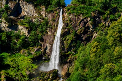 La cascade de Foroglio, dans le val Bavona.