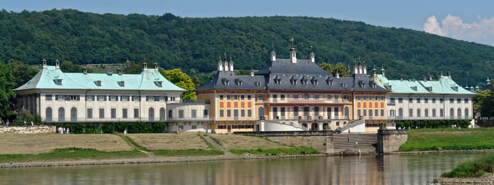 Le palais de Pillnitz et son escalier qui descend vers l’Elbe.