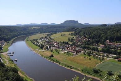 L’Elbe en boucle au pied du Lilienstein, vue du ciel.
