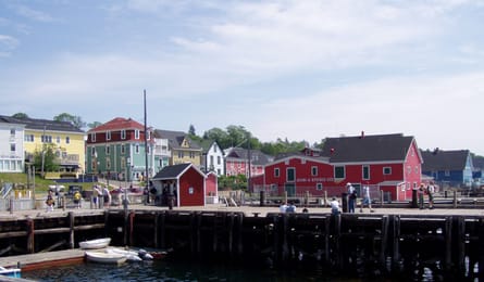 Le port de Lunenburg et ses maisons colorées.