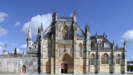 Le chevet gothique du monastère de Batalha et ses chapelles.