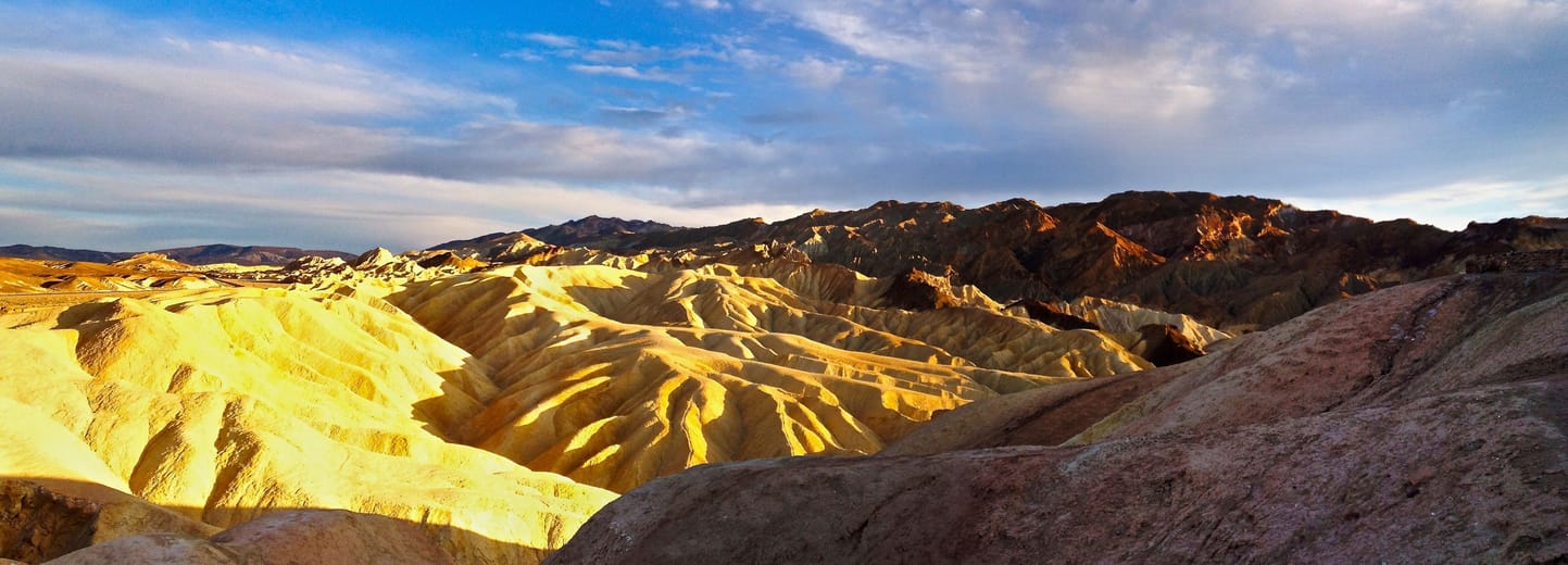 Les collines jaunes et ocre de Zabriskie Point, à Death Valley.