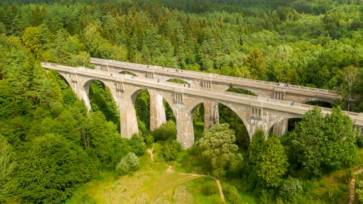 Les deux viaducs de Stańczyki dans la forêt de Romincka.
