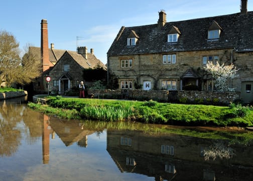 Lower Slaughter, ses maisons couleur miel et le moulin au bord de la rivière Eye.