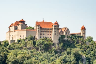 Il castello di Harburg sulla sua rupe.