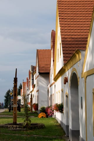 I frontoni in stile barocco rurale di Holašovice.