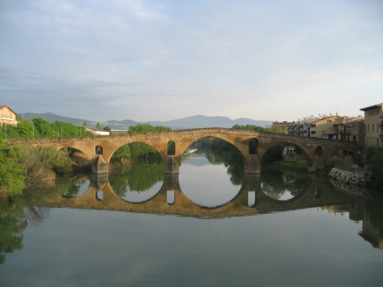 Le pont roman de Puente la Reina, sur l’Arga.