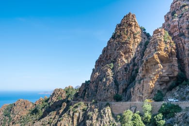Les calanques de Piana et leurs aiguilles de granit rouge.