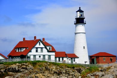 Portland Head Light et la maison du gardien sur les rochers de Cape Elizabeth.