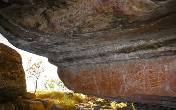 Peintures à l’ocre, rouges et blanches, sous l’abri d’Ubirr.