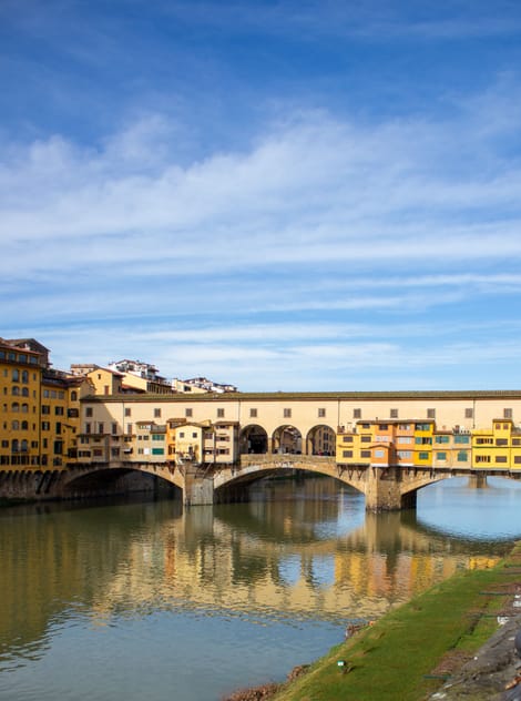 Le Ponte Vecchio et ses boutiques suspendues au-dessus de l’Arno.