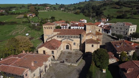 Santillana del Mar et sa collégiale.
