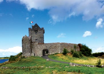 Dunguaire Castle, au bord de la baie de Kinvara.