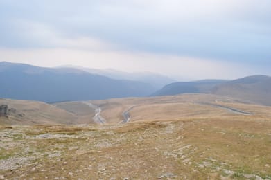 Le ruban de la Transalpina qui file sur les crêtes vers le Parâng.