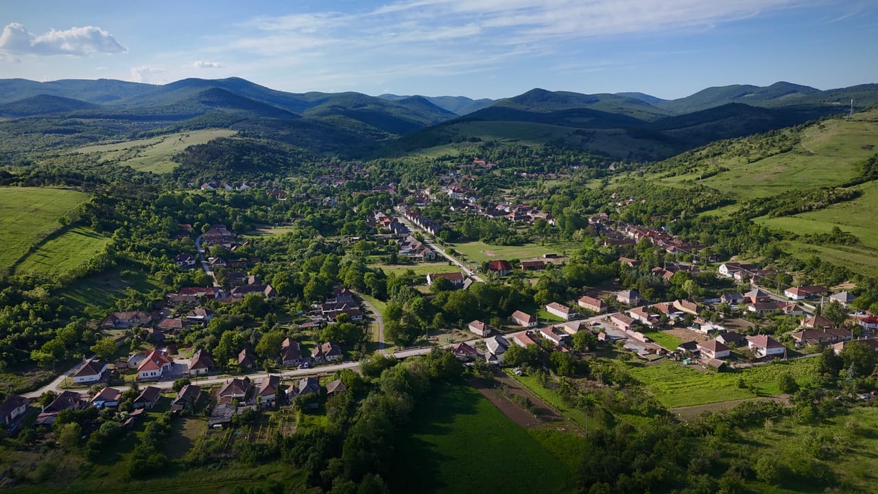 Erdőhorváti et les collines boisées du Zemplén, dans le Tokaj-Hegyalja.