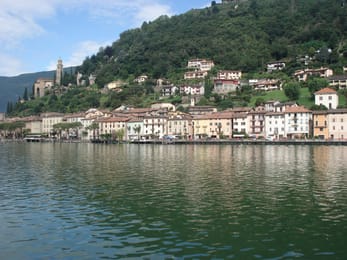Morcote au bord du lac de Lugano, sous l’église Santa Maria del Sasso.