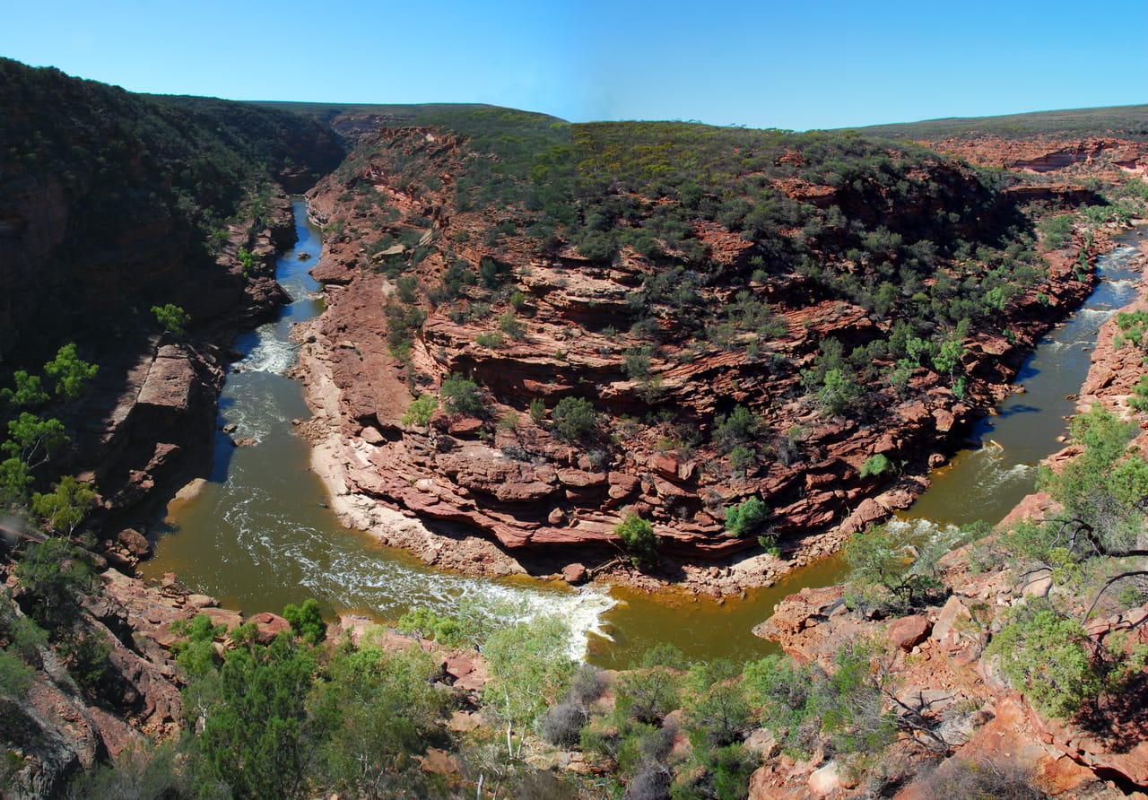 La Murchison au fond de sa gorge de grès rouge, à Z-Bend.