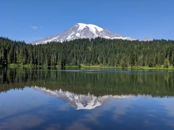 Le Mount Rainier reflété dans l’un des Reflection Lakes.