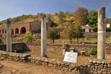 Colonnes et murs d’Héraclée de Lyncestide, au sud de Bitola.