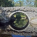 Ponte da Panchorra e caminho em lajeado